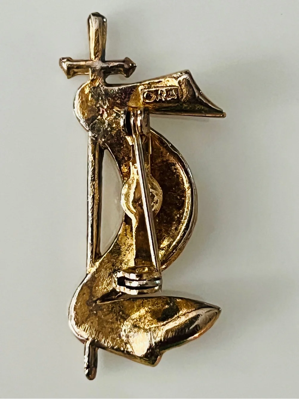 Vintage | ORA Signed Brooch Pin | Gold Tone Stylized Sword & Ribbon MotifItem